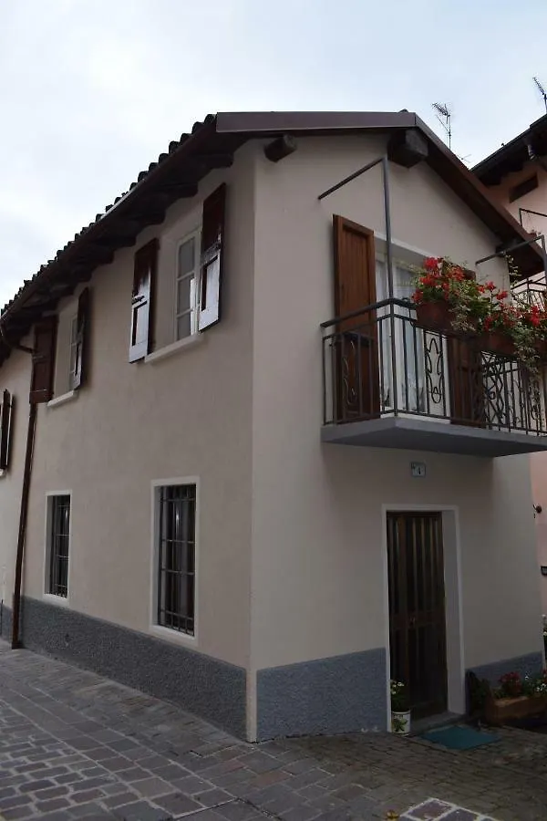 La Casetta In Piazzetta Livemmo Holiday home